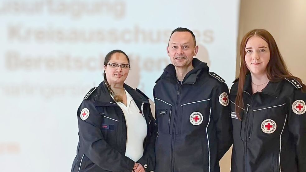 Blicken auf ein erfolgreiches Jahr zurück und positive nach vorne (von links):   Annette Groothoff, Jens Kotte, Loreen Vahle. Foto: J. Kotte/DRK-Bereitschaft Friesoythe