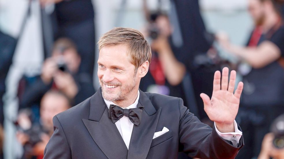 Auf der Gästeliste steht auch Schauspieler Alexander Skarsgård. (Archivbild) Foto: Vianney Le Caer/Invision/AP/dpa