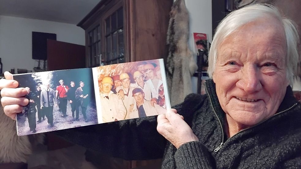 Hans-Siegfried Rütten schwelgt in Erinnerungen: Ziel der Abifahrt 1966 war der Harz mit Bergwerkbesichtigung. Fotos: Clarissa Scherzer