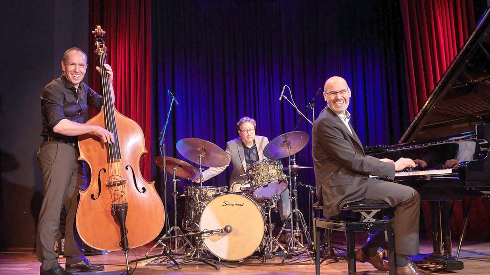 Das Frank Muschalle Trio gastiert gemeinsam mit dem Saxophon- und Klarinettisten Stephan Holstein. Foto: Manfred Pollert