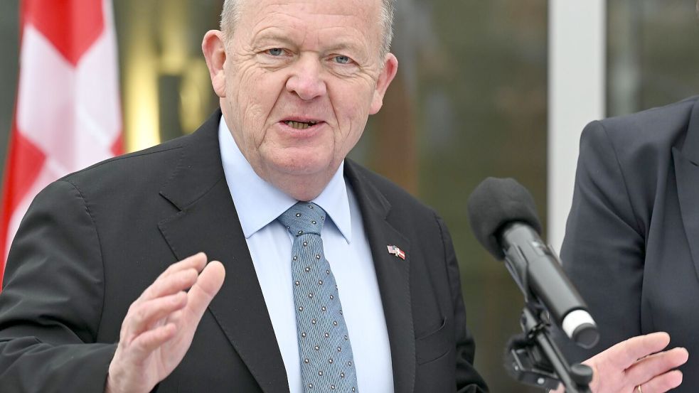 Spricht nach einem Treffen mit US-Außenminister Marco Rubio und US-Vizepräsident JD Vance in Washington davon, dass eine „fundamentale Meinungsverschiedenheit“ zwischen den Parteien bestehe - der dänische Außenminister Lars Løkke Rasmussen. Foto: John McDonnell/AP/dpa