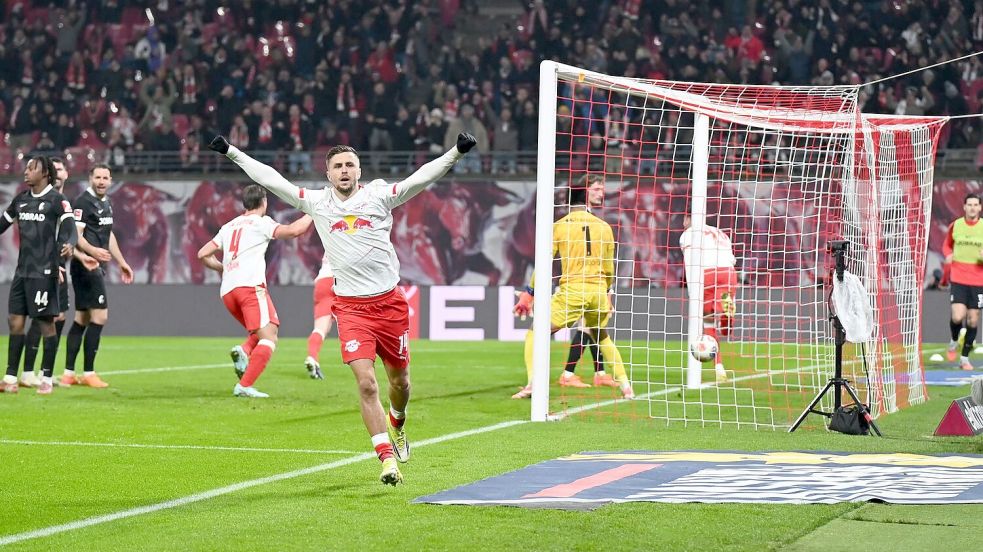 Champions-League-Aspirant RB Leipzig jubelt über den Heimsieg gegen den SC Freiburg. Foto: David Hammersen