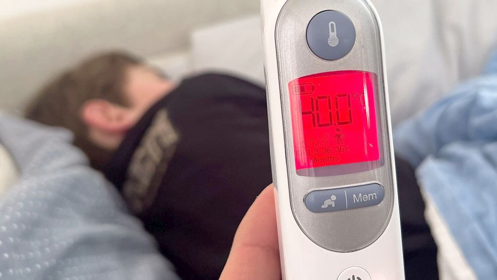 Eine Grippe beginnt meistens plötzlich mit Fieber oder einem deutlichen Krankheitsgefühl. (Symbolbild) Foto: Julian Stratenschulte