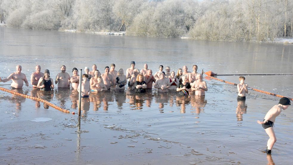 Echtes Eisschwimmen war am Sonntag, 11. Januar, im Hollener See möglich. Foto: Wilhelm Hellmann/Privat
