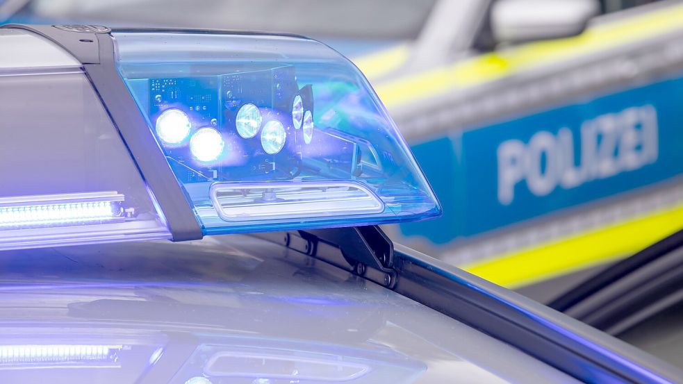 Die Polizei sucht nach einem flüchtigen Räuber. Foto: DPA/Daniel Karmann