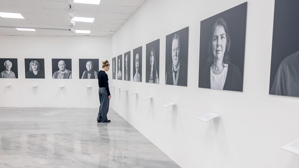 Keine Bildergalerie wie jede andere: Die Porträts der Ausstellung „Shame – European Stories“ erzählen von sexuellem Missbrauch. Foto: Denise Matthey