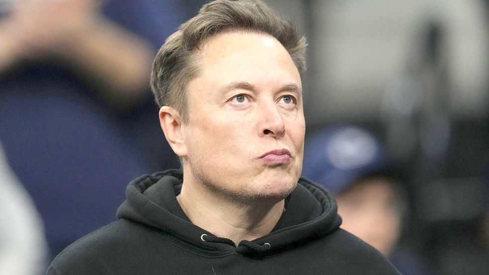 Elon Musk führt schon länger eine Fehde gegen den ChatGPT-Entwickler OpenAI. (Archivbild) Foto: Matt Rourke/AP/dpa