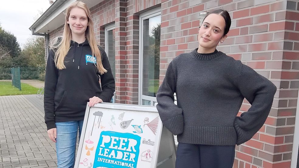 Lourd Atia (rechts) hielt in Zusammenarbeit mit dem Verein Peer-Leader-International an deutschen Schulen Vorträge rund um den Nahostkonflikt. Links im Bild ist Katja Hübner, Geschäftsführerin des Vereins. Foto: Clarissa Scherzer