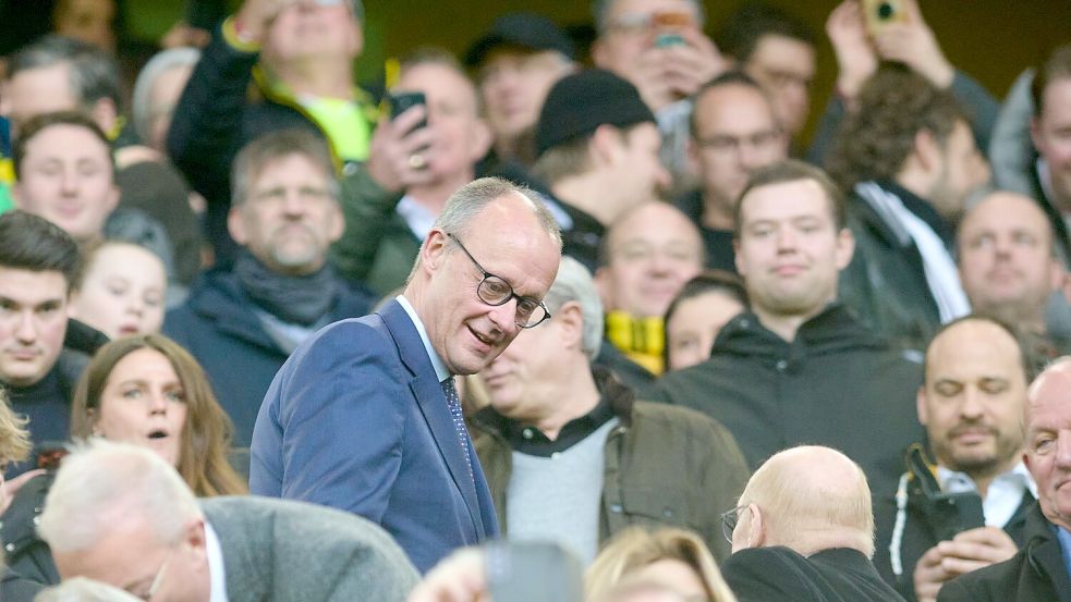 Auch Bundeskanzler Friedrich Merz (CDU) schaute sich das Spiel an. Foto: Bernd Thissen