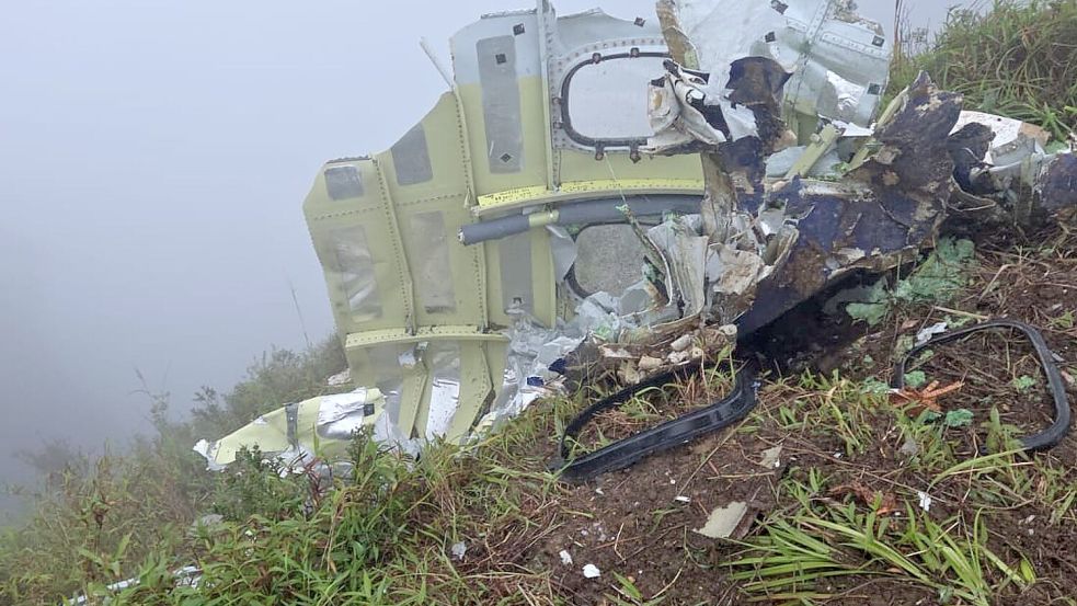Nach Angaben des Verkehrsministeriums verlor das Flugzeug beim Landeanflug den Kontakt zur Flugsicherung, nachdem es vom vorgesehenen Anflugkurs abgewichen war. Foto: Uncredited/Indonesian National S