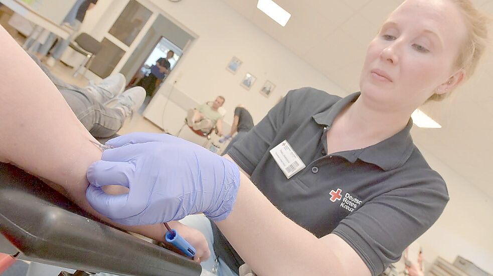 Was die meisten nicht wissen: Das meiste Blut wird laut de Buhr für die Versorgung von Krebspatienten benötigt – das ist jede vierte bis fünfte Blutkonserve.“ Foto: Klaus Ortgies/Achiv