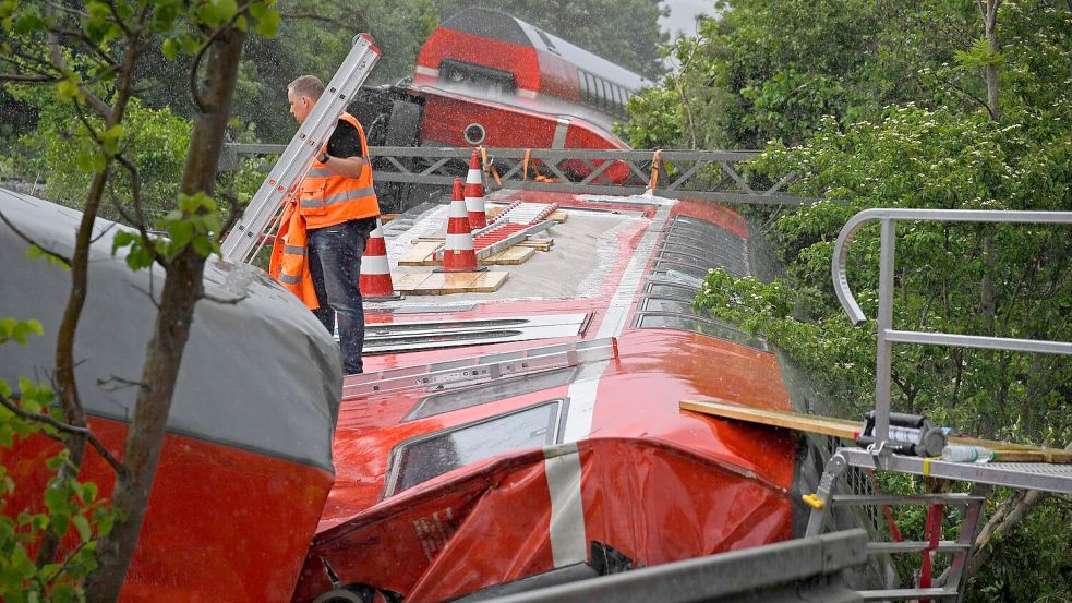 Vier Frauen sowie ein 13-Jähriger starben bei dem Unfall. (Archivbild) Foto: Uwe Lein