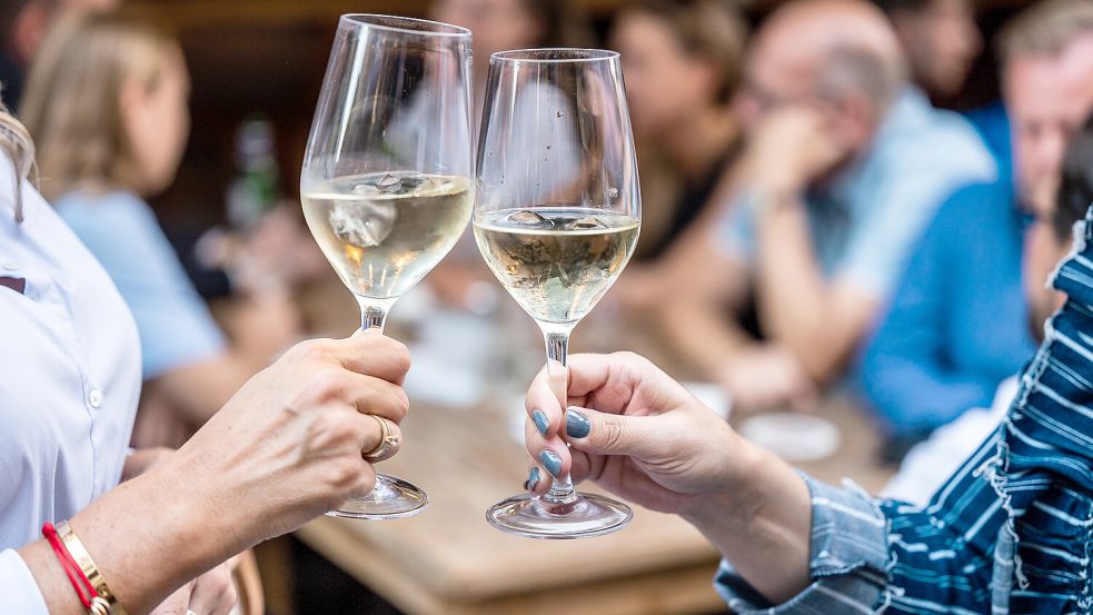 Kann Verzicht wirklich ein langfristiges Lebensmodell sein? Oder ist es besser, sich manchmal etwas zu gönnen? Foto: IMAGO/Funke Foto Services