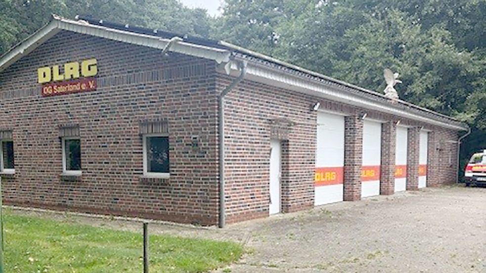 Die DLRG-Ortsgruppe Saterland erhält ein neues Fahrzeug für den Katastrophenschutz. Foto: Horst Kruse/Archiv