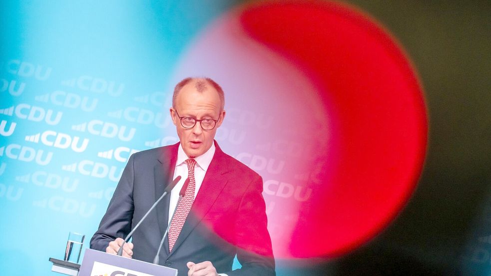 „Unsere Wirtschaft ist noch nicht wieder ausreichend in Schwung“, sagt Friedrich Merz. Foto: Michael Kappeler/dpa