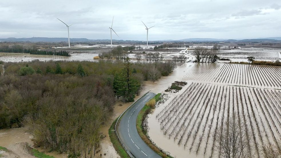Massive Regenfälle haben in Südfrankreich für Überflutungen und Behinderungen geführt. Foto: Lionel Bonaventure/AFP/dpa
