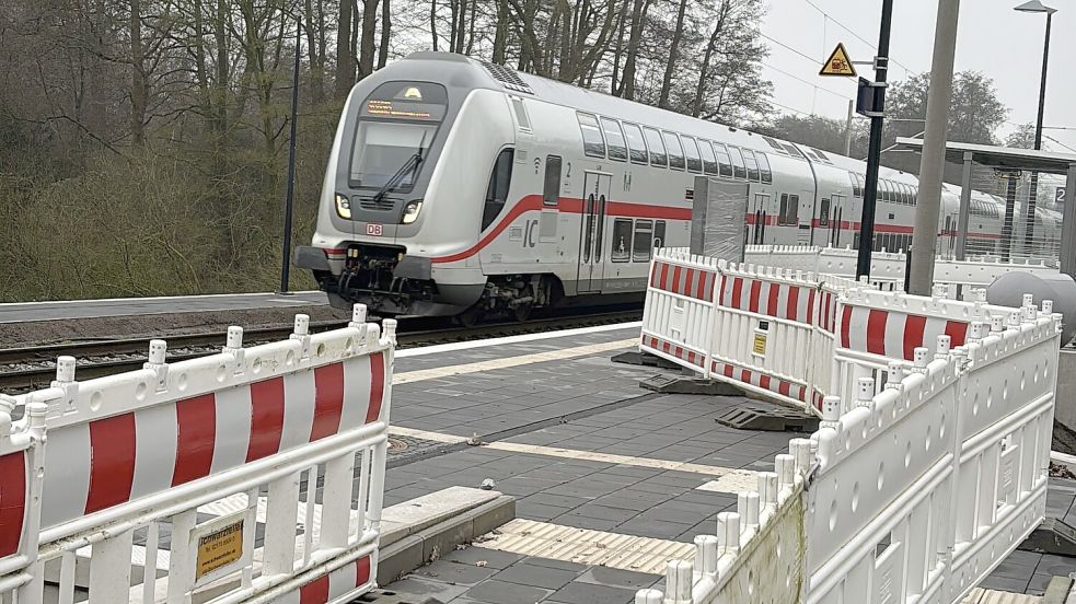 Noch halten die Züge in Ihrhove nicht. Mit der Inbetriebnahme der Wunderline werden Züge, die zwischen Bremen und Groningen unterwegs sind, auch am neuen Bahnhaltepunkt in Ihrhove halten. Foto: Carsten Ammermann