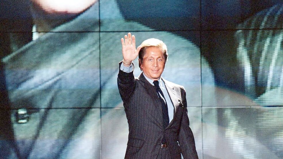 Die Perfektion, die Valentino selbst anstrebte, forderte er auch von seinen Mitarbeitern. Foto: Giuseppe Farinacci/epa/dpa