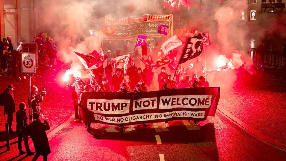 „Trump not welcome“: In Zürich gingen Gegner des US-Präsidenten und des WEF auf die Straße. Foto: Michael Buholzer
