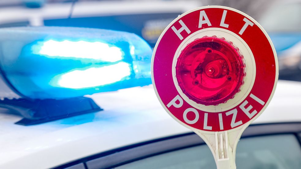 Am Samstagvormittag stoppte die Polizei im Osnabrücker Stadtteil Fledder nach einer Verfolgungsfahrt einen Autofahrer. Foto: dpa / Jan Woitas