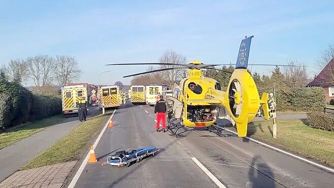 Bei einem Unfall in Esterwegen wurden vier Personen verletzt. Foto: Feuerwehr Samtgemeinde Nordhümmling.
