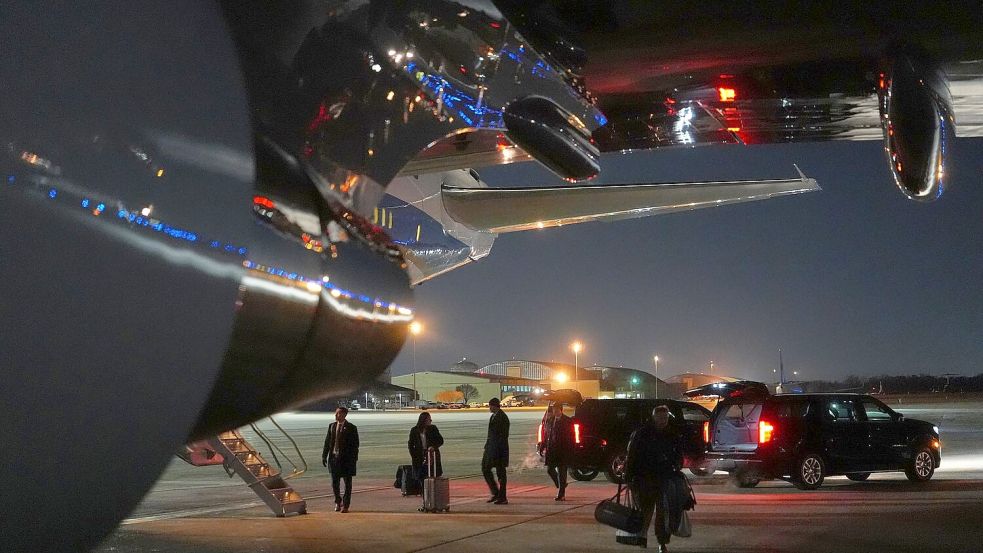Trumps Sprecherin sprach von einem „kleinen elektrischen Problem“ an Bord der Maschine. Foto: Evan Vucci/AP/dpa