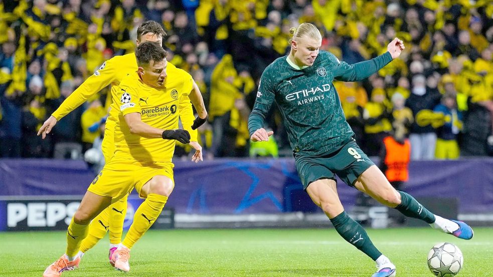 Bei der Rückkehr von Erling Haaland (r) nach Norwegen setzte es für Manchester City einen Dämpfer. Foto: Fredrik Varfjell/NTB/dpa