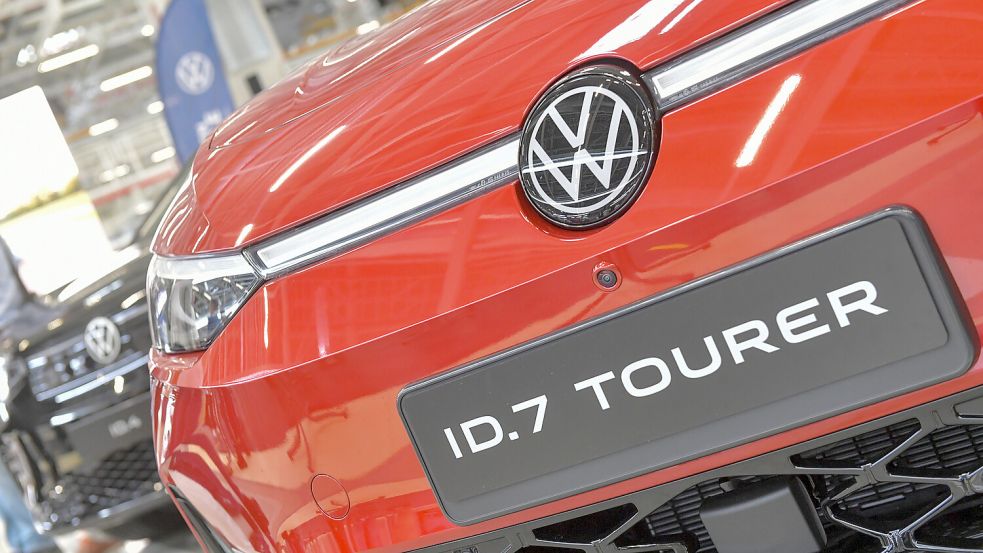 Das unangefochtene Erfolgsmodell aus Emden: der ID.7 Tourer, der vollelektrische Nachfolger vom VW Passat Kombi. Foto: Klaus Ortgies/Archiv