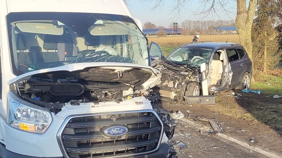 Nach dem Unfall in Esterwegen bot sich den Einsatzkräften ein Trümmerfeld. Foto: Feuerwehr Samtgemeinde Nordhümmling