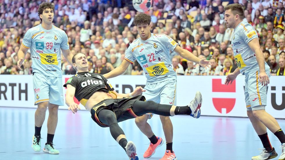 Mit vollem Einsatz dabei: Deutschlands Spielmacher Juri Knorr. Foto: Sina Schuldt