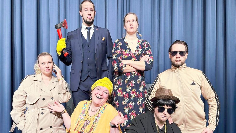 Die Theatergruppe Text fest bereitet sich auf das neue Stück vor (hinten, von links: Ramona Marks, Florian Röttgers, Stefanie Elsen, Ansgar Hogeback und (vorne, von links) Emma Hogeback, Annika Hibben. Foto: Privat