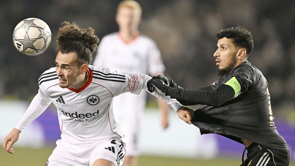 Theate und die Eintracht gaben den Sieg aus der Hand. Foto: Uncredited/AP/dpa