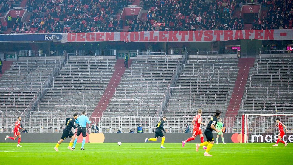 Ungewohntes Bild in der Allianz Arena: Wegen einer UEFA-Straf gab es leere Blöcke. Foto: Tom Weller