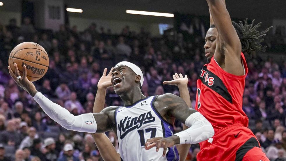 Dennis Schröder (vorne) konnte die nächste Pleite für die Kings nicht verhindern. Foto: Justine Willard/AP/dpa