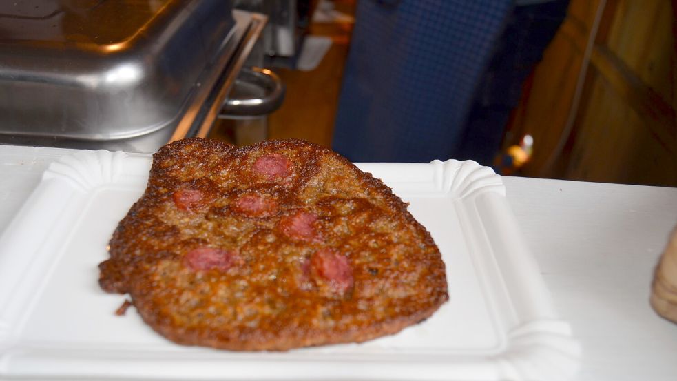 Speckendicken werden am Sonntag in der Alten Schmiede in Potshausen gebacken und verkauft. Archivfoto: Astrid Fertig