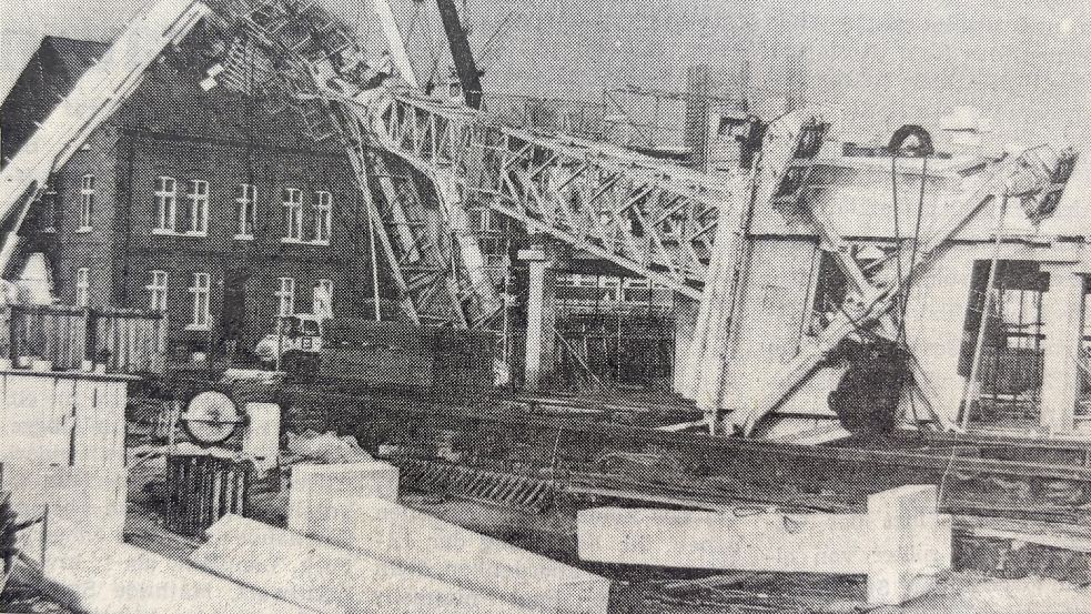 Beim Neubau des Postgebäudes in Leer wurde ein Kran umgestoßen. Foto: Archiv/Ewen