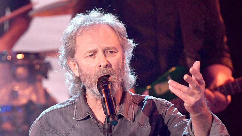 Schlagerstar Wolfgang Petry überrascht mit einer Single in Kölscher Mundart. (Archivfoto) Foto: Jens Meyer/AP/Pool/dpa