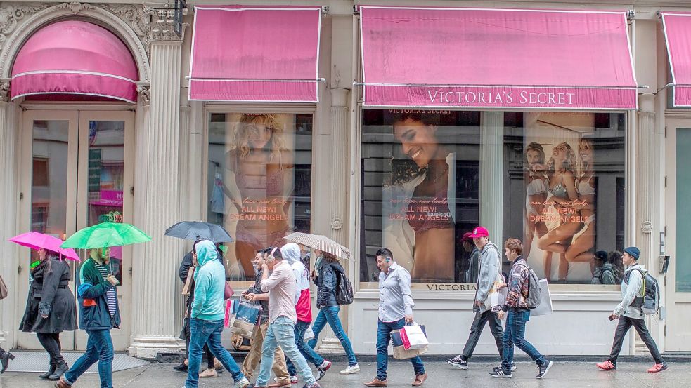 Weltweit gibt es mehr als 1.300 Geschäfte von „Victoria’s Secret“. (Archivbild) Foto: Mary Altaffer/AP/dpa