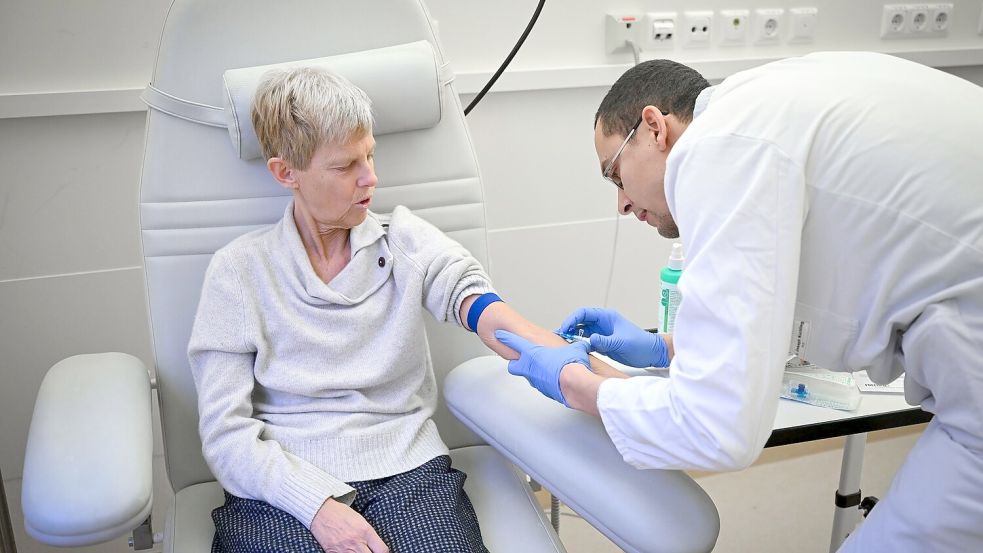 Wenn alles gut läuft, dauert die Donanemab-Therapie 18 Monate lang. Foto: Jens Kalaene