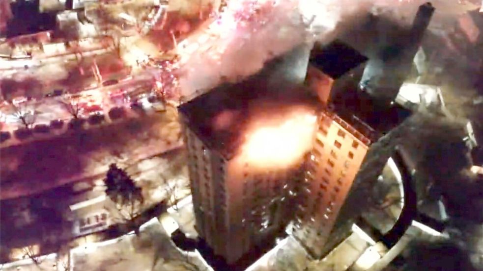 Das Feuer brach nach einer Gasexplosion aus. Foto: Uncredited/New York City Fire De