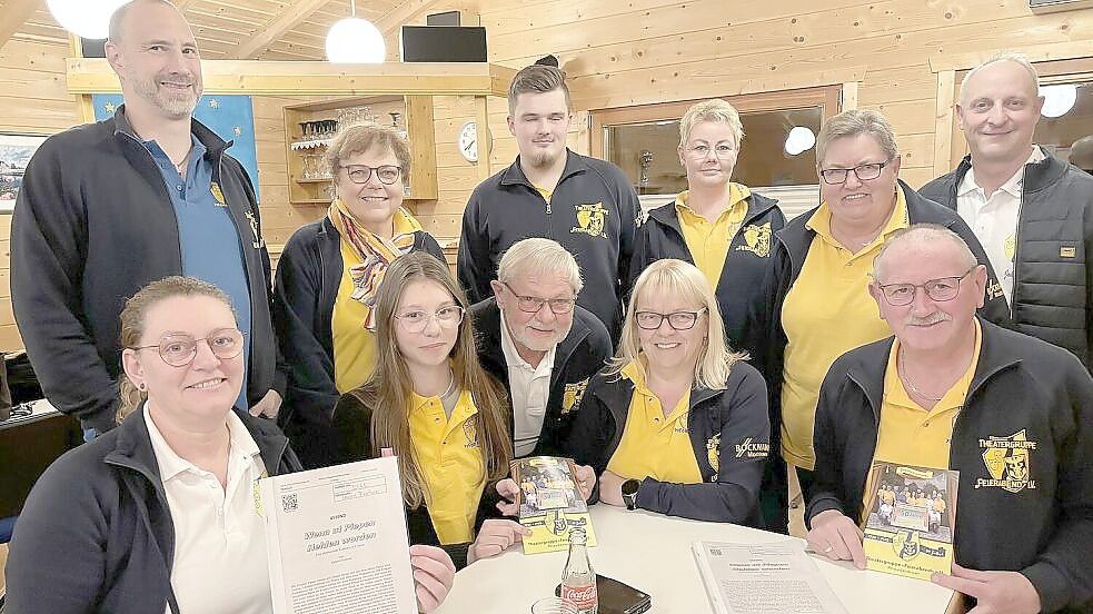 Die Theatergruppe Feierabend im Vereinsheim an der Schlosserstraße im 50. Jahr ihres Bestehens 2025. Foto: Marion Janßen