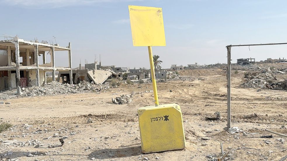 Israels Armee sucht im Umfeld der sogenannten Gelben Linie, die den Gazastreifen in einen von Israels Militär kontrollierten und in einen vom israelischen Militär freien Teil trennt, nach der Geisel-Leiche. Foto: Ahmed Ibrahim