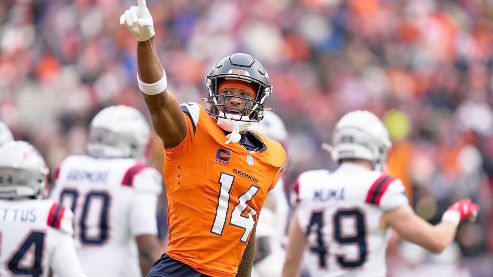 Die Partie begann bei Sonnenschein und einer Führung für Denver Foto: John Locher/AP/dpa