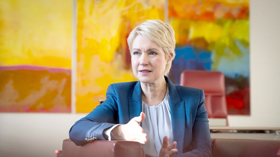 Ministerpräsidentin Manuela Schwesig findet, dass man den Einsatz der Arbeitenden nicht kleinreden soll. (Archivbild) Foto: Philip Dulian