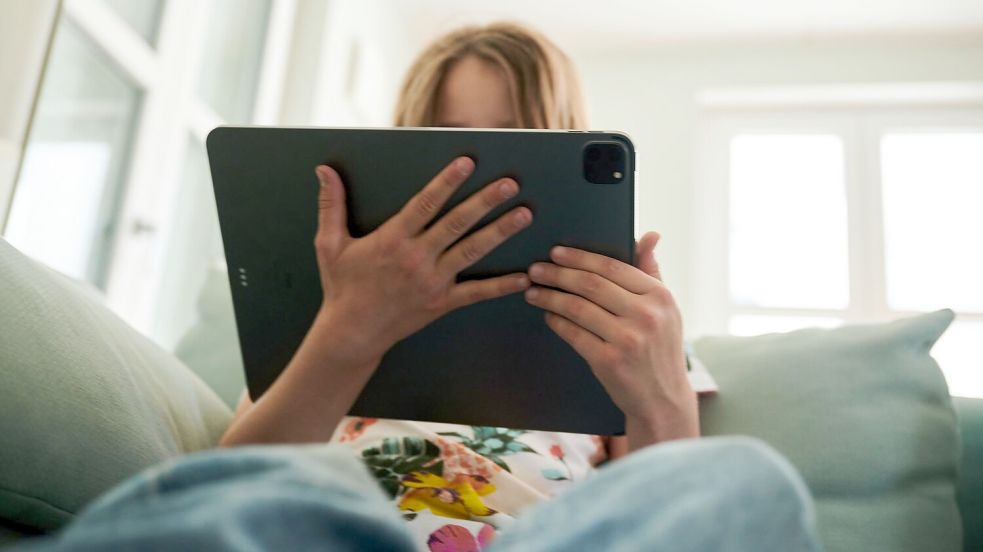 Laut einer Studie von 2023 sind etwa 680 000 junge Menschen in Deutschland süchtig nach Computerspielen und sozialen Medien (Symbolbild). Foto: Annette Riedl