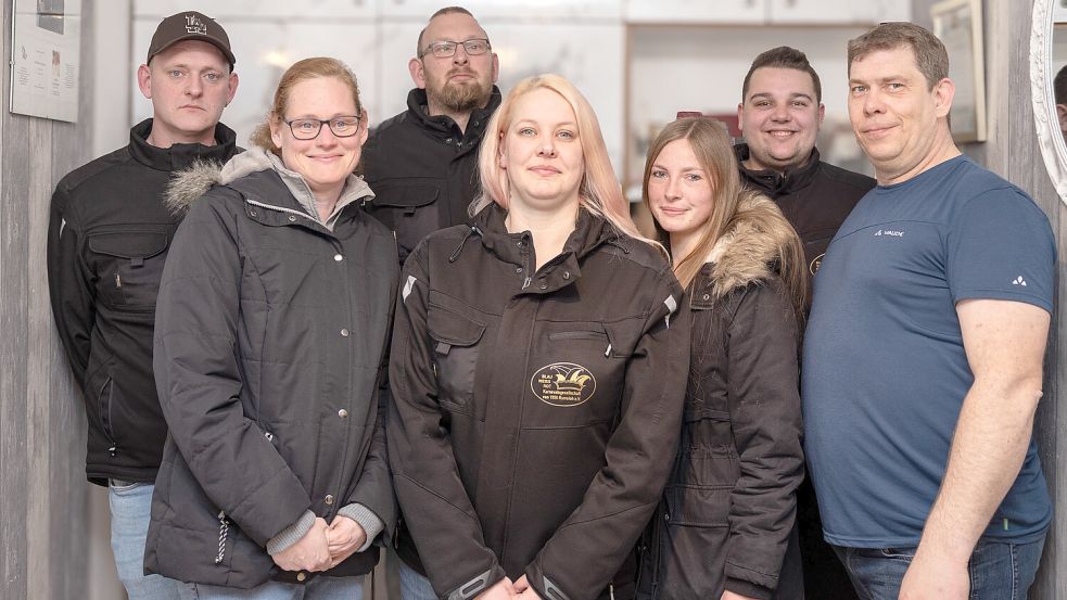 Der Vorstand der KVG Ramsloh freut sich auf das Karnevals-Wochenende (hinten, von links) Frank Fresenborg, Matthias Deeken, Mario Prahm sowie (vorne, von rechts) Stephanie Schmidt, Kathrin Mählenhoff, Anna-Lena Lüken und Michael Schmidt. Foto: KVG Ramsloh