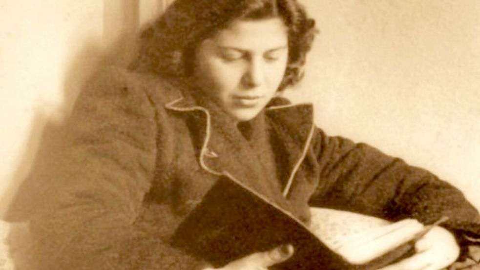 Liest bis heute viel: Eva Erben als junge Frau. Im Folgenden schildert die Zeitzeugin des Holocaust ihre Erfahrungen und was sie an Deutschland schätzt. Foto: Eva Erben