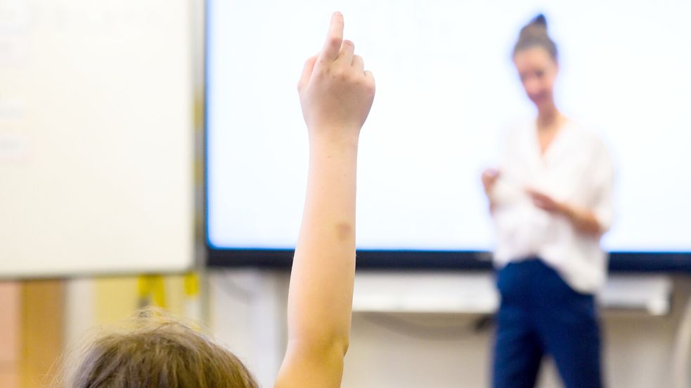 Besonders hoch ist die Teilzeitquote bei den Lehrkräften in Deutschland – sie lag bei über 43 Prozent im Schuljahr 2023/24. Foto: Julian Stratenschulte/dpa