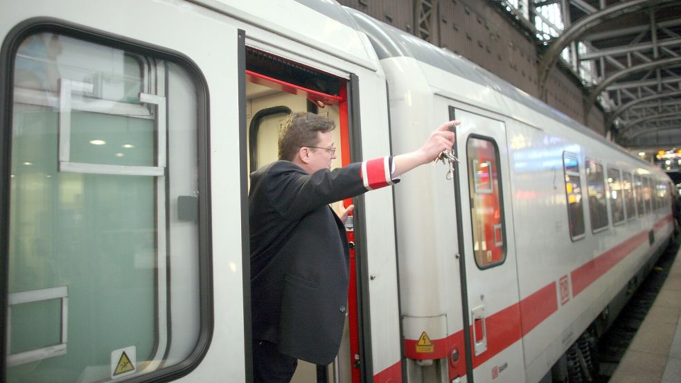 Musik hören oder Videos schauen, das ist in einzelnen europäischen Städten in Zügen nicht erlaubt. Auch in Deutschland können Fahrgäste von der Fahrt ausgeschlossen werden. Foto: dpa/Kay Nietfeld