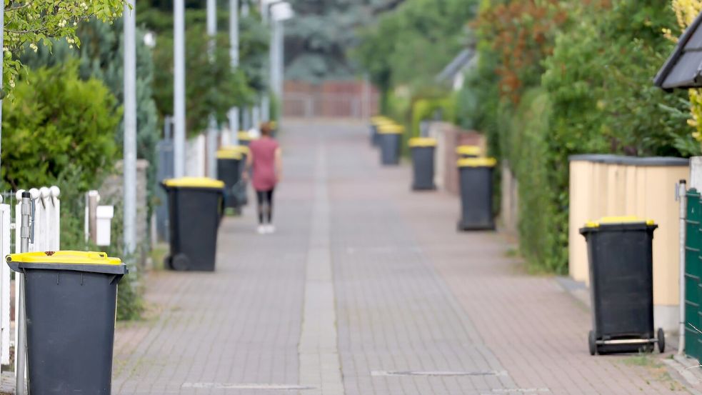 Die Müllabfuhr kommt, also raus mit den Gelben Tonnen! Foto: Jan Woitas